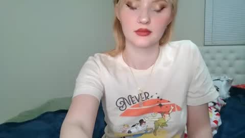 Snapshot of petite_cupcake chatting on March 2025 02:30:02 AM Little cupcake online show from March 2025 02:30:02 AM