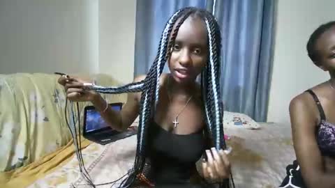 petite_funnie online show from October 2025 07:42:01 AM