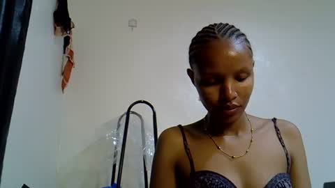 Snapshot of petite_melinda chatting on June 2026 09:41:01 PM petite_melinda online show from June 2026 09:41:01 PM