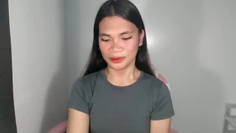 petite_pauline online show from February 2026 05:13:02 PM