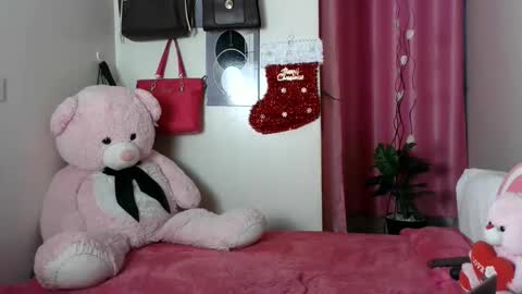 petite_princes online show from November 2025 03:33:02 PM