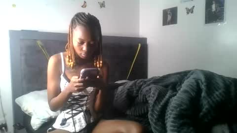 petite_queen69 online show from June 2026 03:29:02 AM