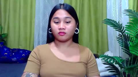 Snapshot of petite_trish chatting on September 2025 11:44:01 AM trish online show from September 2025 11:44:01 AM