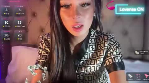 Snapshot of petite_yang chatting on March 2026 07:03:02 AM yang yang online show from March 2026 07:03:02 AM