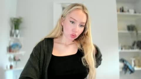 Snapshot of petiteannax chatting on March 2026 12:41:01 PM Ava online show from March 2026 12:41:01 PM