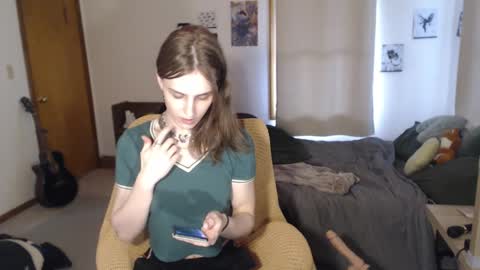 Snapshot of petitecut chatting on February 2025 09:32:02 PM caracal online show from February 2025 09:32:02 PM