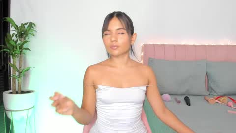 Danna  online show from February 2025 10:58:01 AM