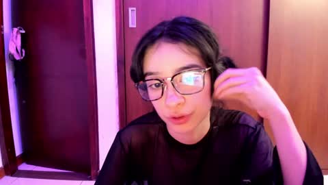 Snapshot of petitee_lunna chatting on February 2025 05:21:02 AM Lunna online show from February 2025 05:21:02 AM