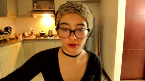 Snapshot of petitee_lunna chatting on May 2026 12:19:02 AM Lunna online show from May 2026 12:19:02 AM