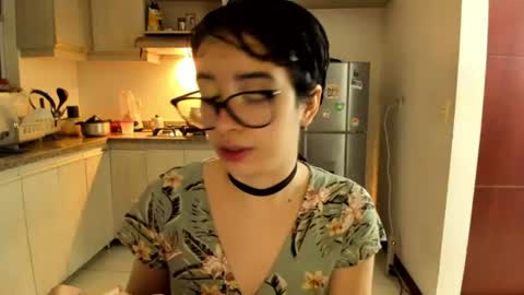Snapshot of petitee_lunna chatting on June 2026 12:54:01 AM Lunna online show from June 2026 12:54:01 AM