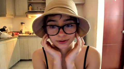 Snapshot of petitee_lunna chatting on June 2026 04:02:01 AM Lunna online show from June 2026 04:02:01 AM