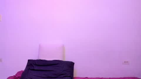 Snapshot of petitee_lunna chatting on July 2026 01:56:01 AM Lunna online show from July 2026 01:56:01 AM
