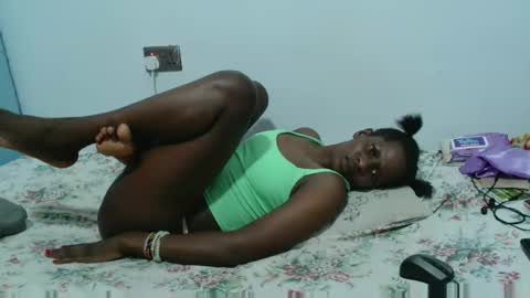 petitegirly12 online show from March 2025 05:33:01 PM