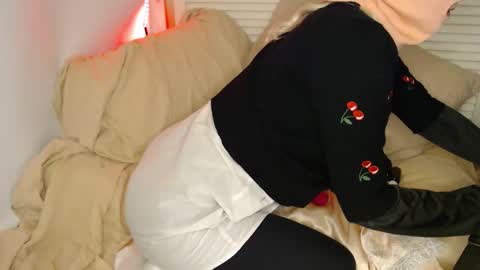 Snapshot of petitegirlypop chatting on September 2025 02:11:02 PM petitegirlypop online show from September 2025 02:11:02 PM