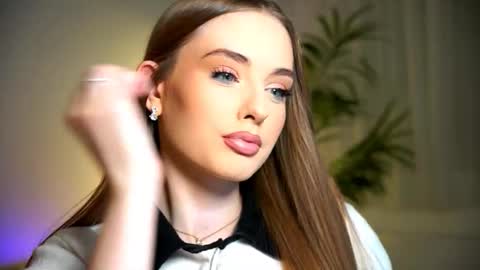 Petitegonwiild online show from September 2025 07:17:02 PM