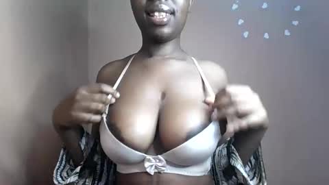 Snapshot of petitemomma76379 chatting on May 2026 07:26:02 AM sexy chocolate online show from May 2026 07:26:02 AM