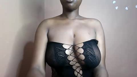 Snapshot of petitemomma76379 chatting on May 2026 07:02:02 AM sexy chocolate online show from May 2026 07:02:02 AM