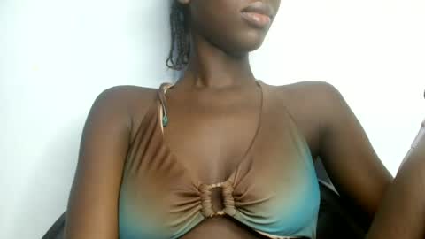 Snapshot of petitgirl88 chatting on July 2026 05:57:01 AM petitgirl88 online show from July 2026 05:57:01 AM