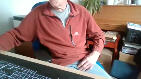 Snapshot of petitwilly chatting on May 2026 08:31:02 AM petitwilly online show from May 2026 08:31:02 AM