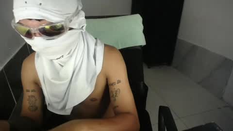 petty_boy777 online show from April 2026 02:40:02 AM