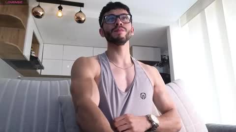 phantom_bigger1 online show from December 2025 02:04:02 PM