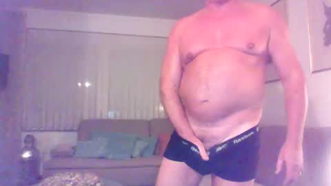 Snapshot of phil279 chatting on October 2025 06:29:02 PM Phil online show from October 2025 06:29:02 PM