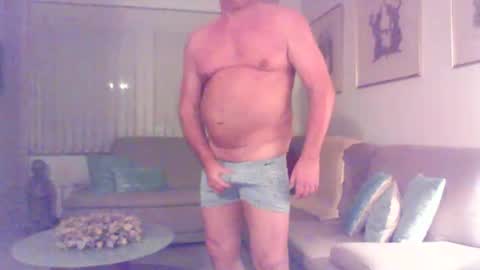 Snapshot of phil279 chatting on November 2025 04:21:02 PM Phil online show from November 2025 04:21:02 PM