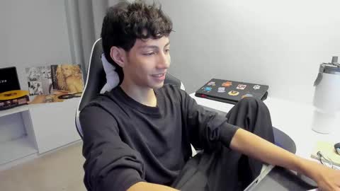 Snapshot of philipe_moonlight_ chatting on March 2025 07:38:02 AM Phil. INDEPENDENT MODEL online show from March 2025 07:38:02 AM