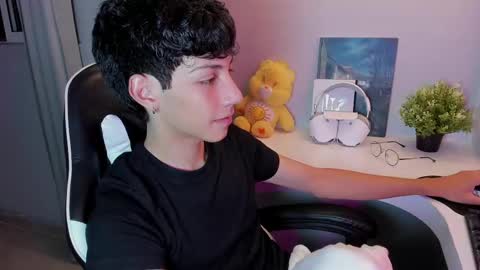 Snapshot of philipe_moonlight_ chatting on September 2025 01:38:02 AM Phil. INDEPENDENT MODEL online show from September 2025 01:38:02 AM