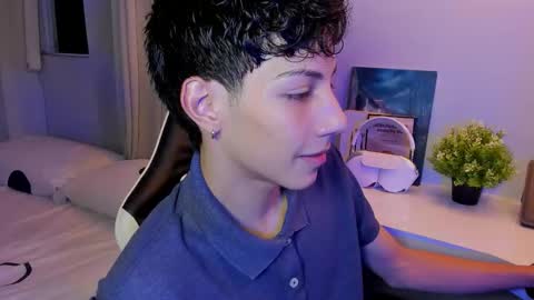 Snapshot of philipe_moonlight_ chatting on October 2025 05:41:02 AM Phil. INDEPENDENT MODEL online show from October 2025 05:41:02 AM