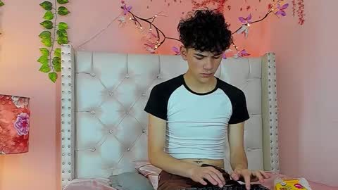 Snapshot of philippsx chatting on February 2026 03:35:01 AM PHILLIP online show from February 2026 03:35:01 AM