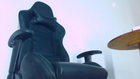 phlilloyhighclouds online show from February 2026 02:32:01 PM