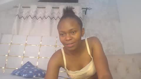 Snapshot of phoebe015 chatting on February 2026 07:06:01 PM phoebe online show from February 2026 07:06:01 PM