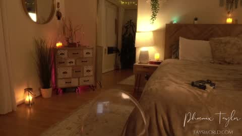 PHOENIX TAYLOR online show from November 2025 02:10:01 AM