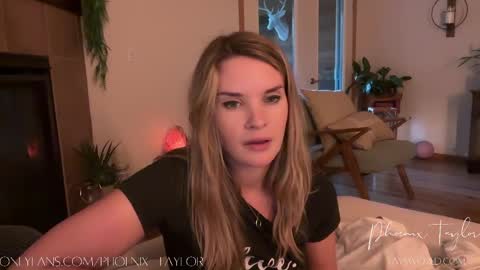 Snapshot of phoenix_taylor chatting on May 2026 02:28:01 AM PHOENIX TAYLOR online show from May 2026 02:28:01 AM