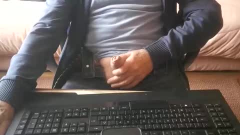 Snapshot of piavola chatting on June 2026 12:14:02 PM piavola online show from June 2026 12:14:02 PM