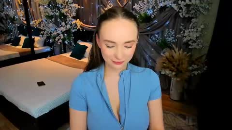 Emelie online show from March 2025 04:33:02 PM