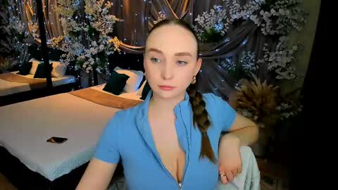 Emelie online show from March 2025 10:20:01 PM