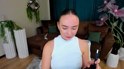 Emelie online show from September 2025 01:20:01 AM