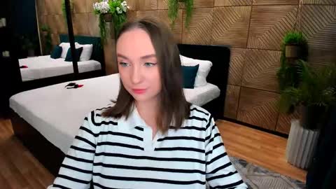 Emelie online show from October 2025 10:22:02 AM