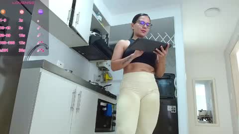 Snapshot of pielcanela361 chatting on May 2026 03:20:02 PM Viviana online show from May 2026 03:20:02 PM