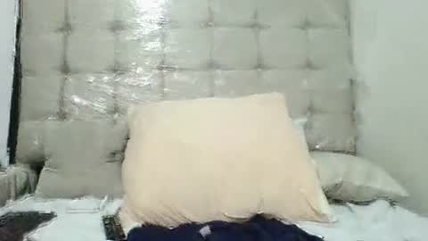 Snapshot of pieslatinos chatting on December 2024 03:14:02 AM pieslatinos online show from December 2024 03:14:02 AM