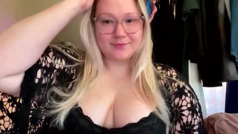 Snapshot of piggyrose chatting on September 2025 10:26:01 PM Piggy Rose online show from September 2025 10:26:01 PM