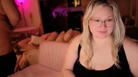 Snapshot of piggyrose chatting on February 2026 01:31:02 AM Piggy Rose online show from February 2026 01:31:02 AM