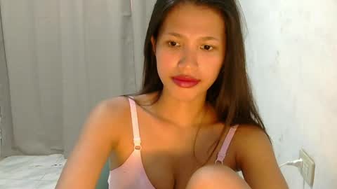 Snapshot of pink_bubbles011 chatting on May 2026 05:05:02 AM pink_bubbles011 online show from May 2026 05:05:02 AM