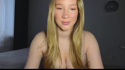 Snapshot of pink_rosee_ chatting on October 2025 02:53:01 AM online show from October 2025 02:53:01 AM