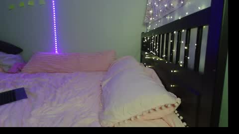 pink_tv online show from October 2025 12:51:01 AM