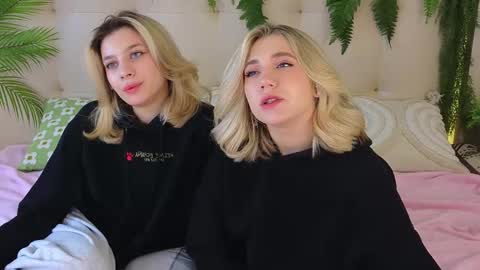 Snapshot of pinkadele chatting on October 2025 09:10:01 AM Adele online show from October 2025 09:10:01 AM