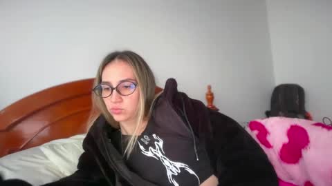 Pinkilola online show from May 2026 03:41:02 PM