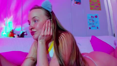 Snapshot of pinkk_lemonade chatting on February 2026 09:52:01 PM Mila online show from February 2026 09:52:01 PM